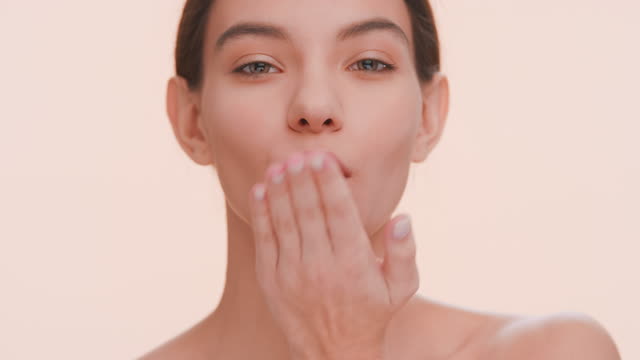 Blown kiss